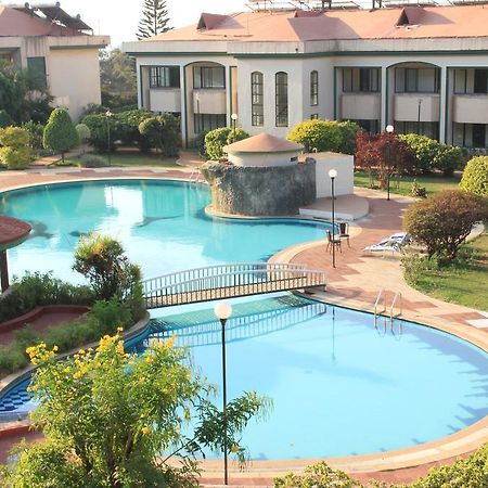 Aveda Blue Country Resort Pānchgani Exterior foto