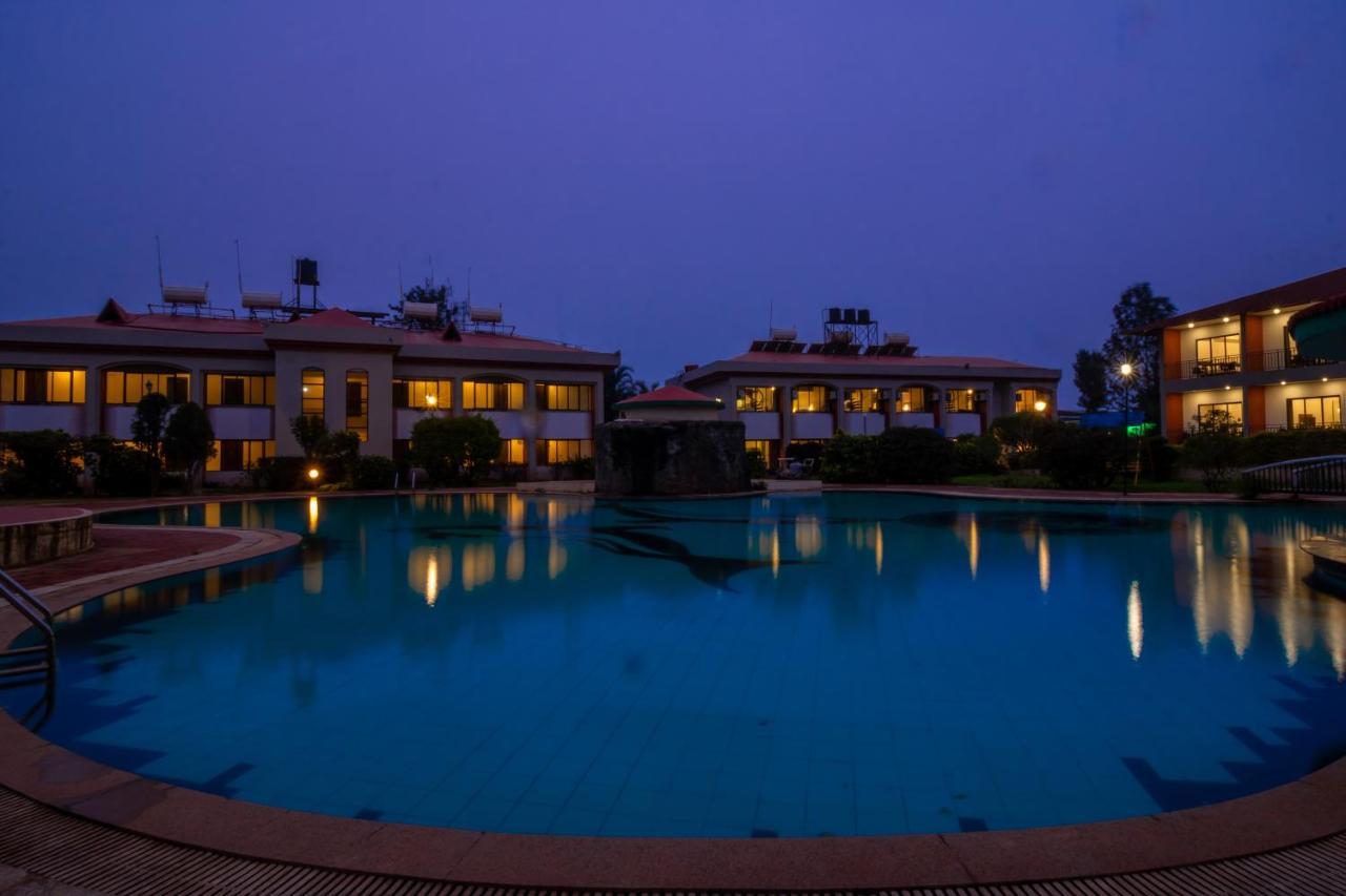 Aveda Blue Country Resort Pānchgani Exterior foto