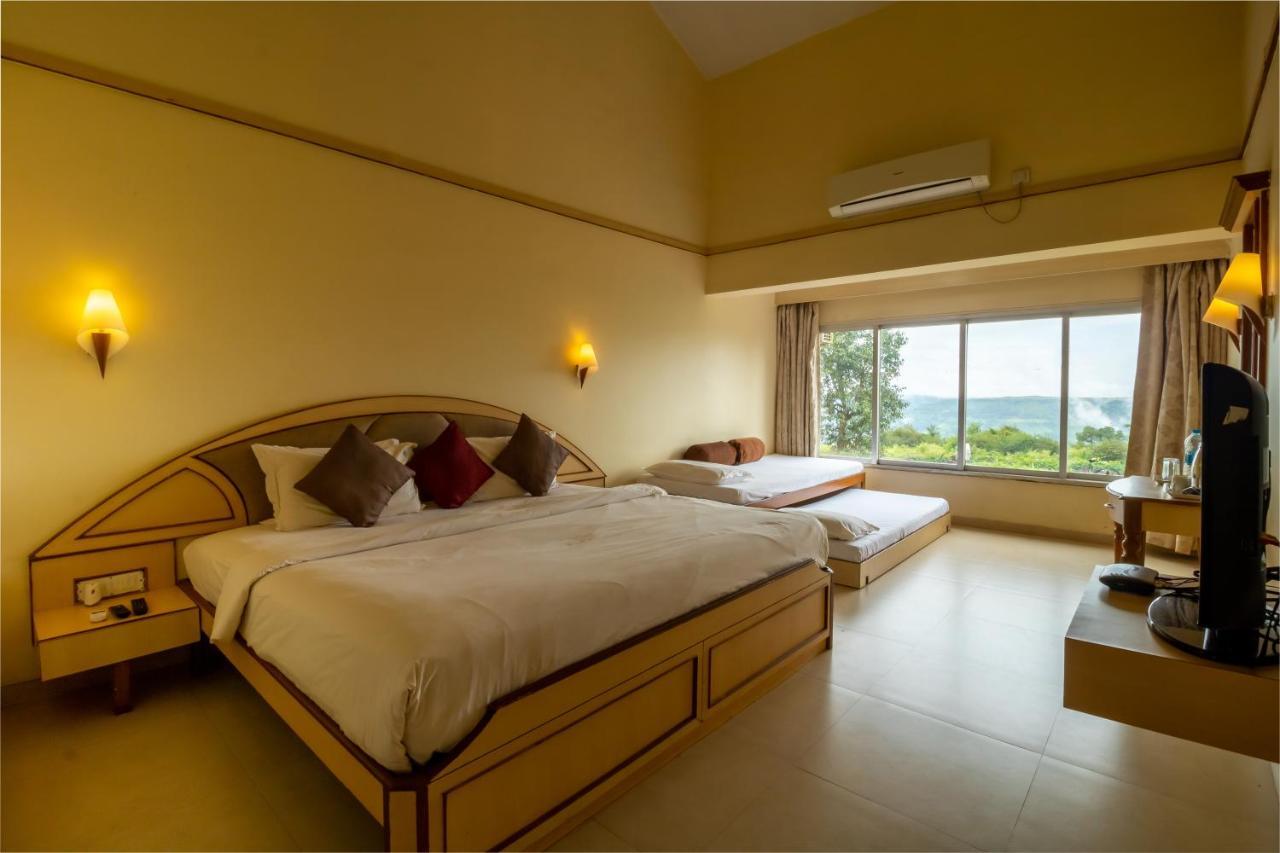 Aveda Blue Country Resort Pānchgani Exterior foto