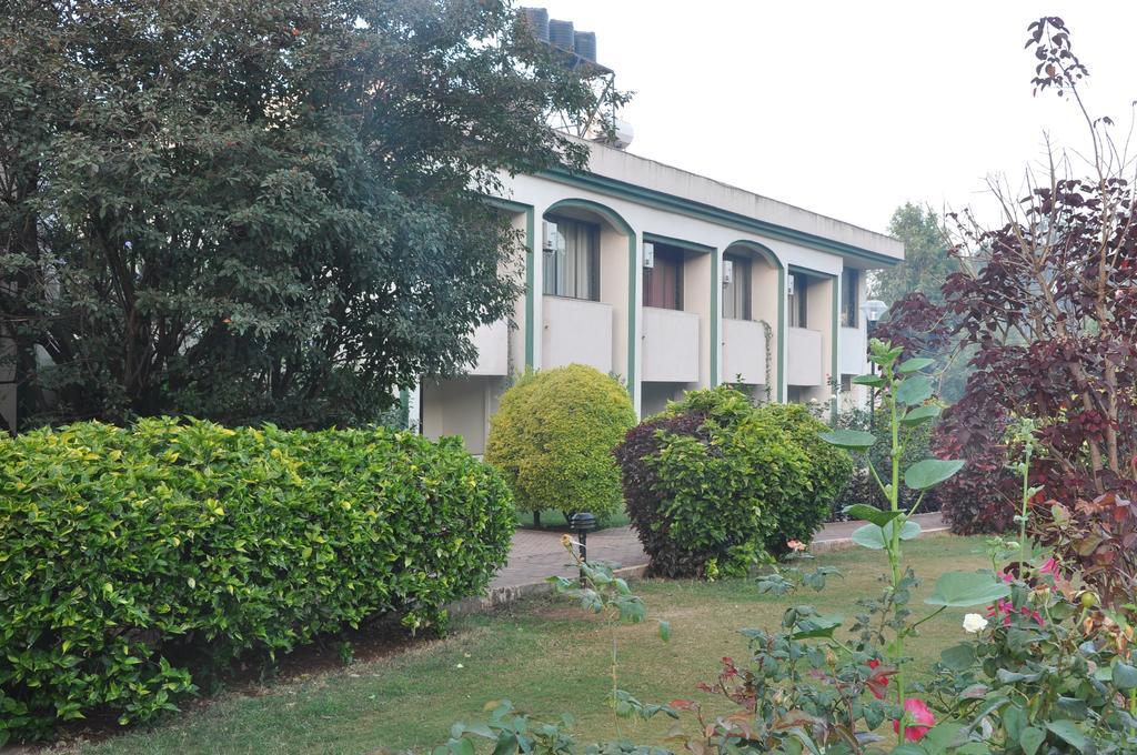 Aveda Blue Country Resort Pānchgani Exterior foto