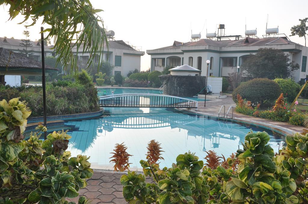 Aveda Blue Country Resort Pānchgani Exterior foto