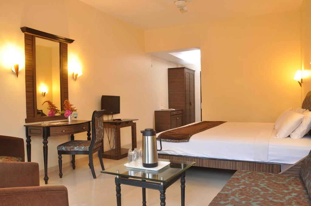 Aveda Blue Country Resort Pānchgani Exterior foto