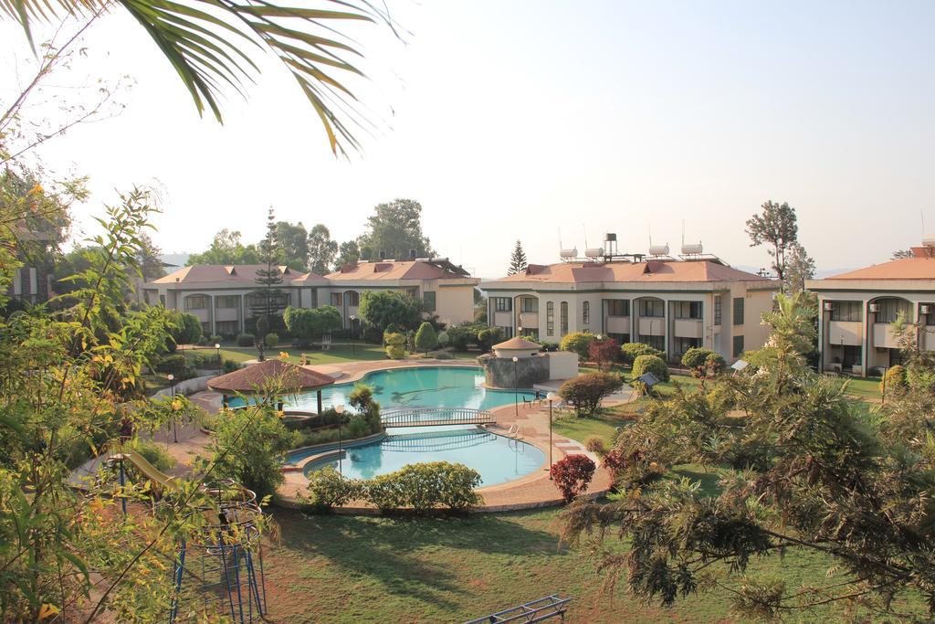 Aveda Blue Country Resort Pānchgani Exterior foto