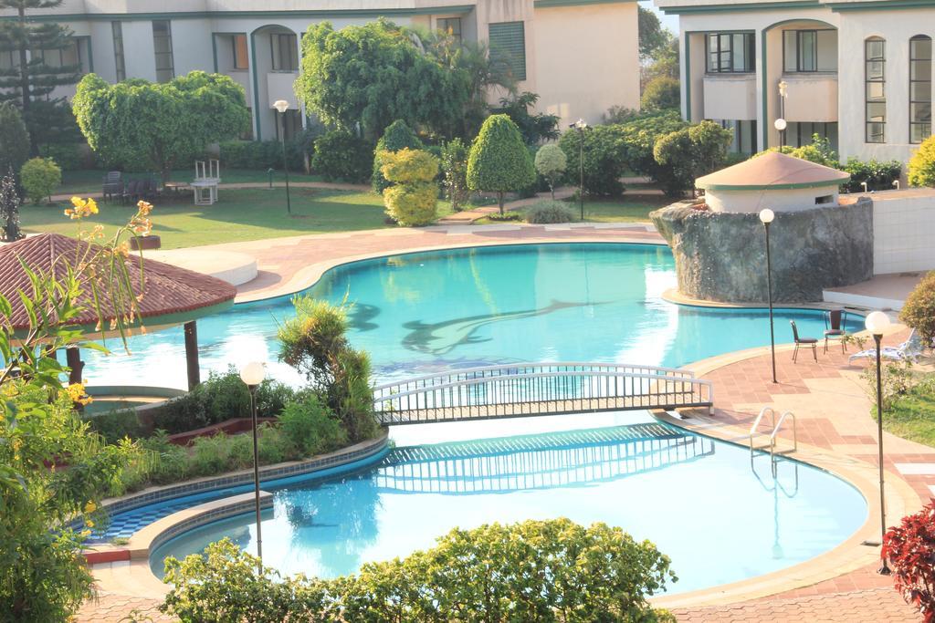Aveda Blue Country Resort Pānchgani Exterior foto