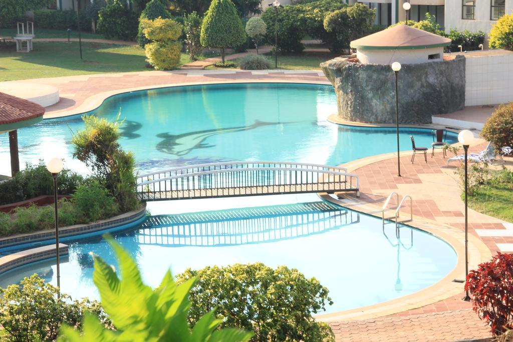 Aveda Blue Country Resort Pānchgani Exterior foto