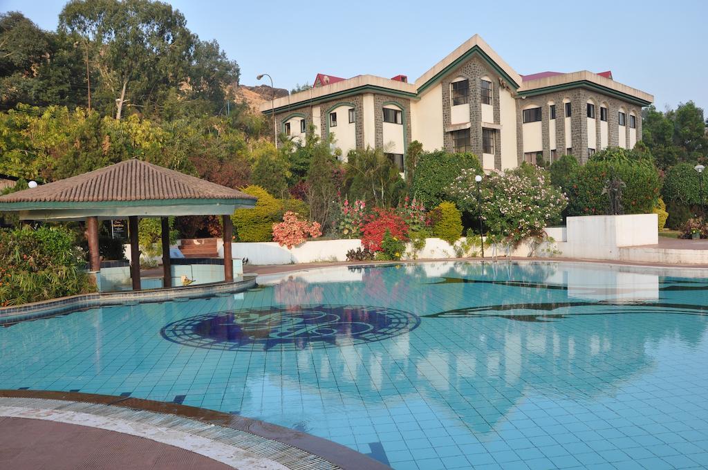 Aveda Blue Country Resort Pānchgani Exterior foto